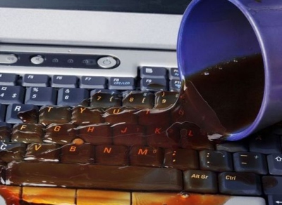 Спасаем залитый ноутбук или что делать, если случайно пролит чай на ноутбук?